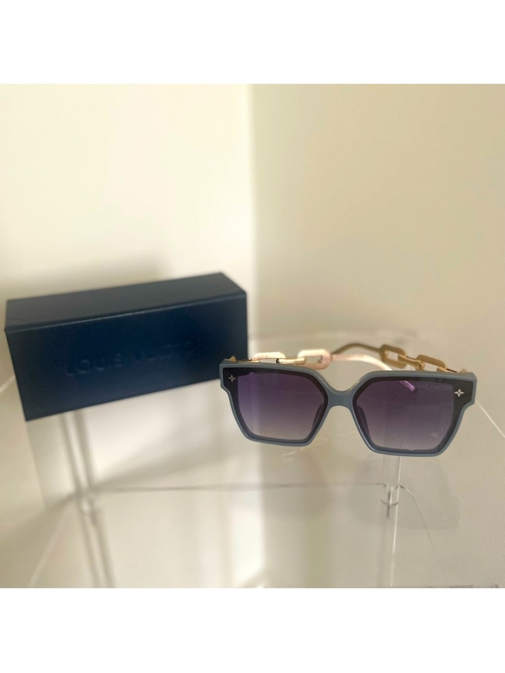 Louis Vuitton Sunglasses - Picture 2 of 2